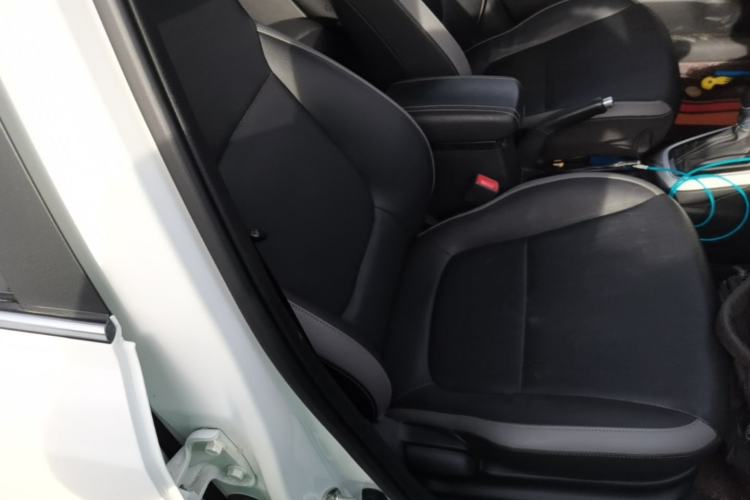 Used Kia kx1 Stonic 2019 1.4L Automatic Fun Edition China VI Right Front Seat