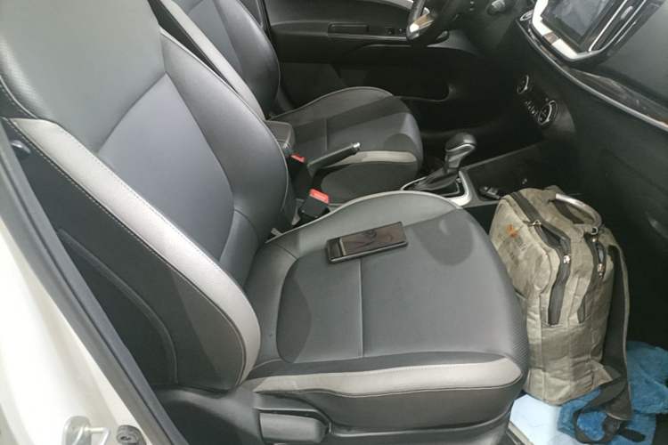 Used Kia kx1 Stonic 2019 1.4L Automatic Fun Edition China VI Right Front Seat