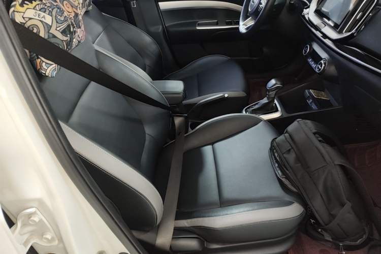 Used Kia kx1 Stonic 2019 1.4L Automatic Fun Edition China VI Right Front Seat