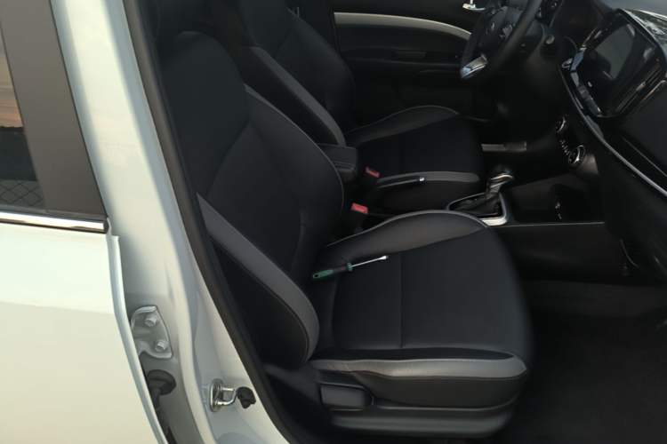 Used Kia kx1 Stonic 2019 1.4L Automatic Fun Edition China VI Right Front Seat