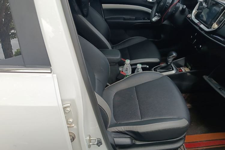 Used Kia kx1 Stonic 2019 1.4L Automatic Fun Edition China VI Right Front Seat