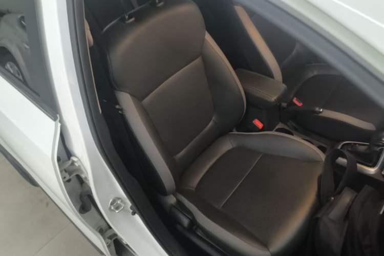 Used Kia kx1 Stonic 2019 1.4L Automatic Fun Edition China VI Right Front Seat