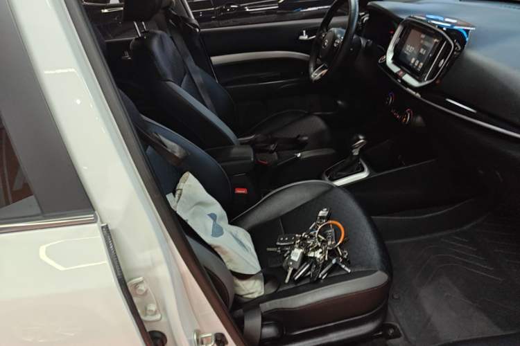 Used Kia kx1 Stonic 2019 1.4L Automatic Sport Edition China VI Right Front Seat