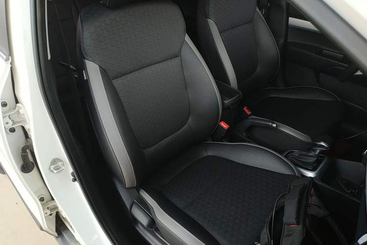 Used Kia kx1 Stonic 2019 1.4L Automatic Fun Edition China V Standard Right Front Seat