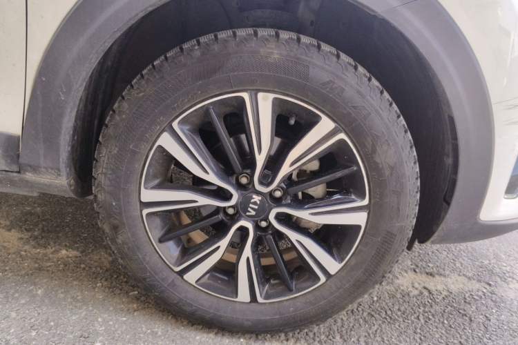 Used Kia kx1 Stonic 2019 1.4L Automatic Fun Edition China VI Right Front Wheel Hub