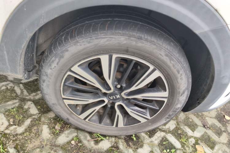 Used Kia kx1 Stonic 2019 1.4L Automatic Fun Edition China VI Right Front Wheel Hub