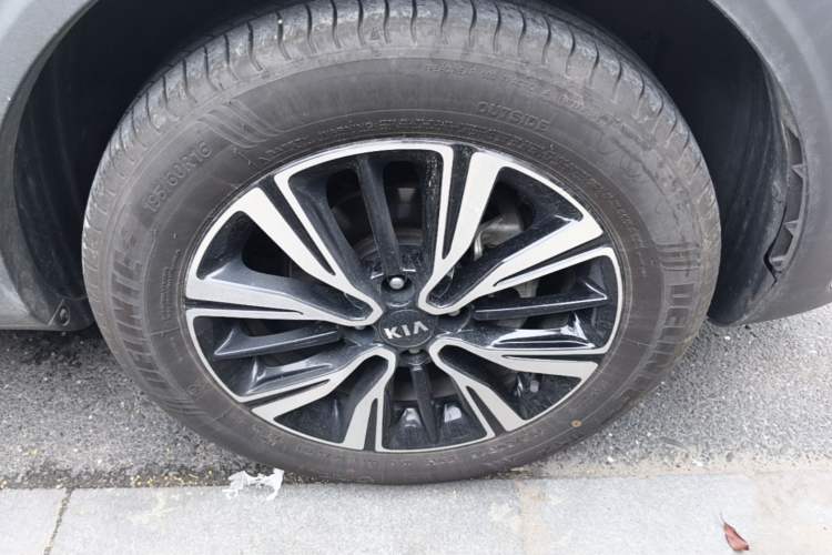 Used Kia kx1 Stonic 2019 1.4L Automatic Fun Edition China VI Right Front Wheel Hub