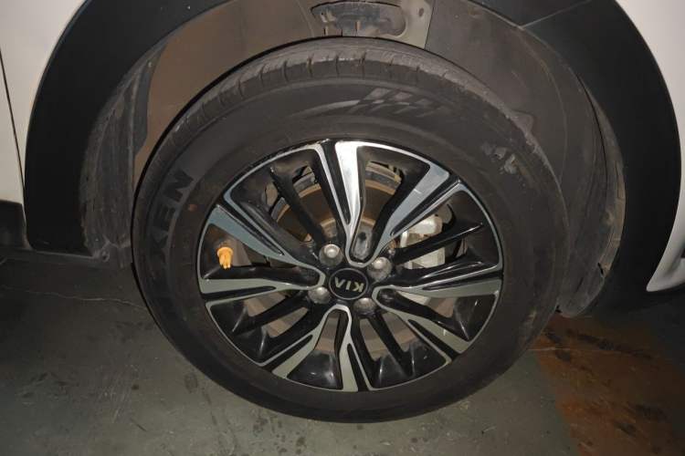 Used Kia kx1 Stonic 2019 1.4L Automatic Fun Edition China VI Right Front Wheel Hub