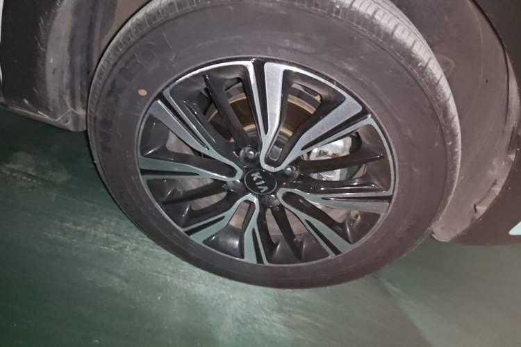 Used Kia kx1 Stonic 2019 1.4L Automatic Fun Edition China VI Right Front Wheel Hub