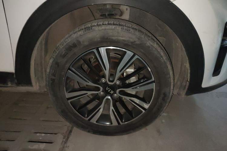 Used Kia kx1 Stonic 2019 1.4L Automatic Fun Edition China VI Right Front Wheel Hub