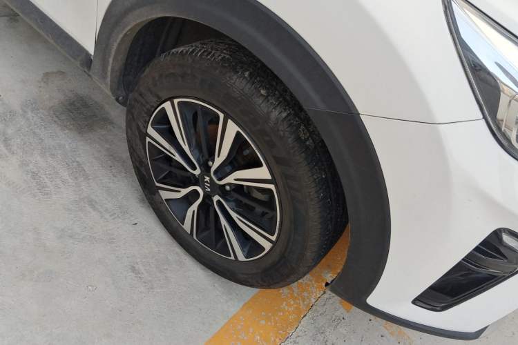 Used Kia kx1 Stonic 2019 1.4L Automatic Sport Edition China VI Right Front Wheel Hub