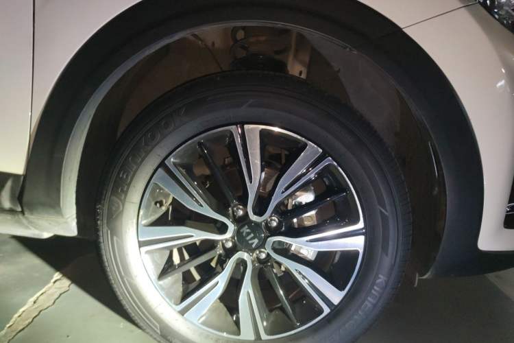Used Kia kx1 Stonic 2019 1.4L Automatic Fun Edition China VI Right Front Wheel Hub