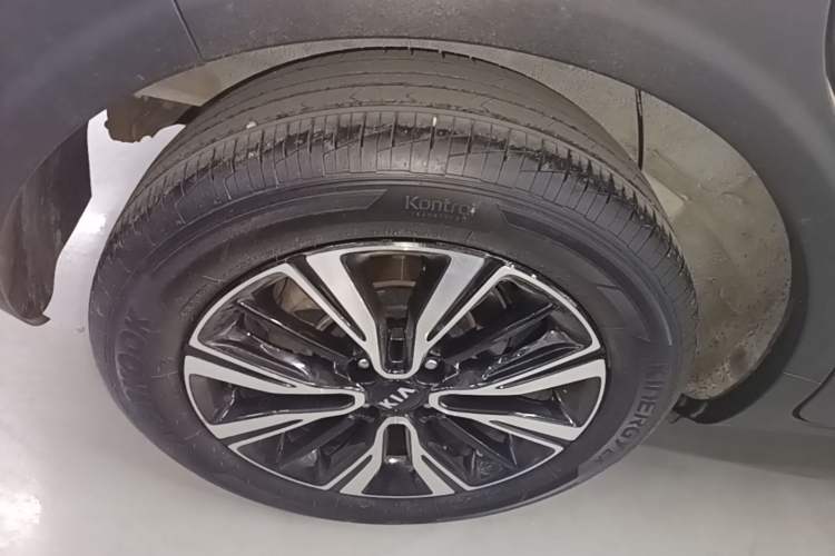 Used Kia kx1 Stonic 2019 1.4L Automatic Fun Edition China VI Right Rear Wheel Hub