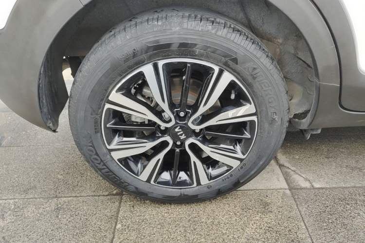 Used Kia kx1 Stonic 2019 1.4L Automatic Fun Edition China VI Right Rear Wheel Hub
