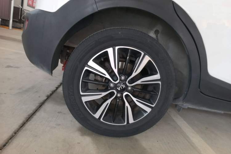 Used Kia kx1 Stonic 2019 1.4L Automatic Fun Edition China VI Right Rear Wheel Hub