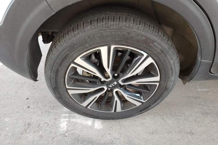 Used Kia kx1 Stonic 2019 1.4L Automatic Sport Edition China VI Right Rear Wheel Hub