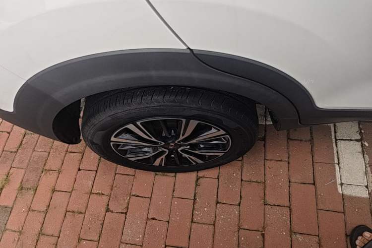 Used Kia kx1 Stonic 2019 1.4L Automatic Sport Edition China VI Right Rear Wheel Hub