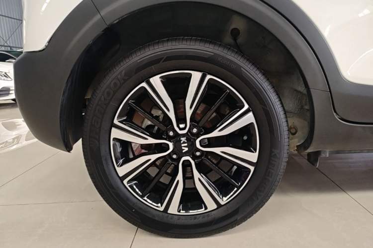 Used Kia kx1 Stonic 2019 1.4L Automatic Fun Edition China VI Right Rear Wheel Hub