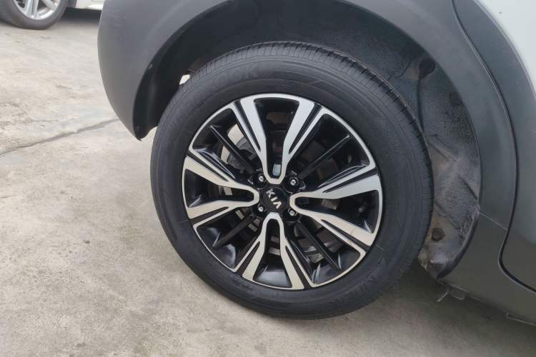 Used Kia kx1 Stonic 2019 1.4L Automatic Sport Edition China VI Right Rear Wheel Hub
