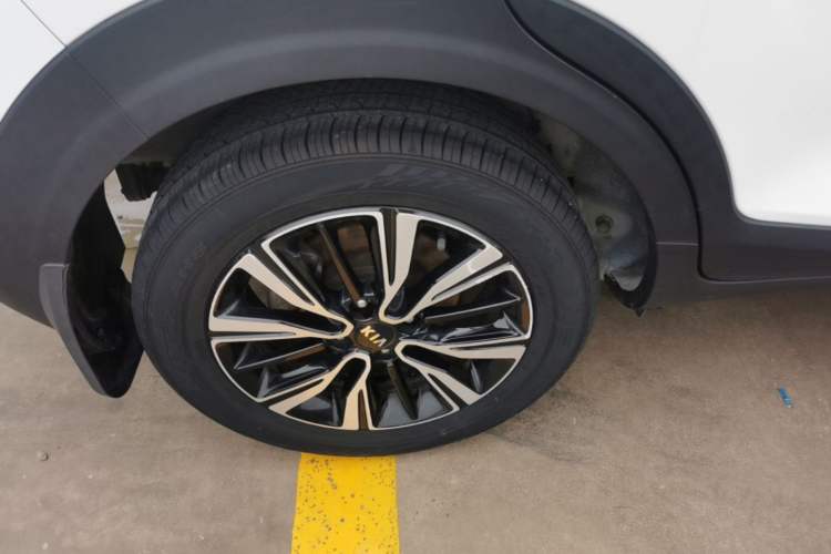 Used Kia kx1 Stonic 2019 1.4L Automatic Fun Edition China VI Right Rear Wheel Hub