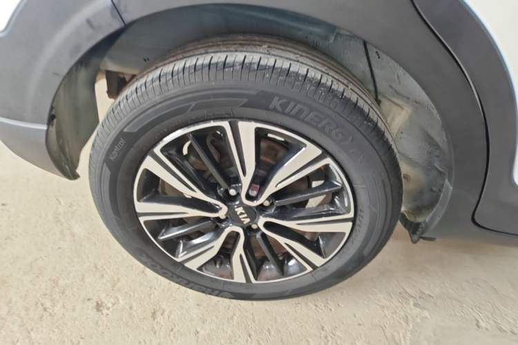 Used Kia kx1 Stonic 2019 1.4L Automatic Sport Edition China VI Right Rear Wheel Hub