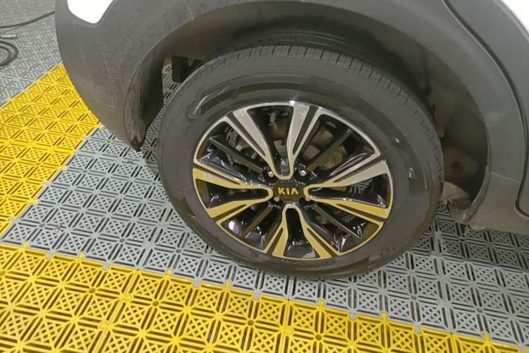 Used Kia kx1 Stonic 2019 1.4L Automatic Fun Edition China VI Right Rear Wheel Hub