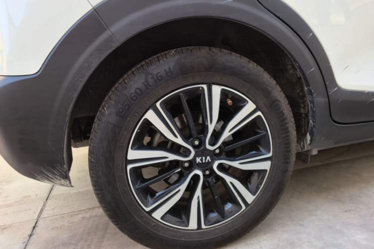 Used Kia kx1 Stonic 2019 1.4L Automatic Fun Edition China VI Right Rear Wheel Hub