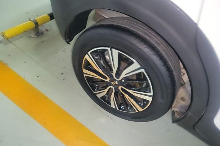 Used Kia kx1 Stonic 2019 1.4L Automatic Fun Edition China VI Right Rear Wheel Hub