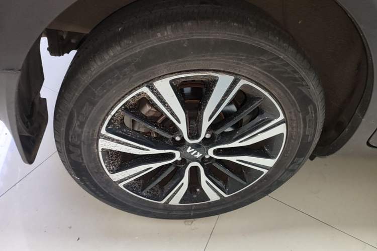 Used Kia kx1 Stonic 2019 1.4L Automatic Fun Edition China VI Right Rear Wheel Hub