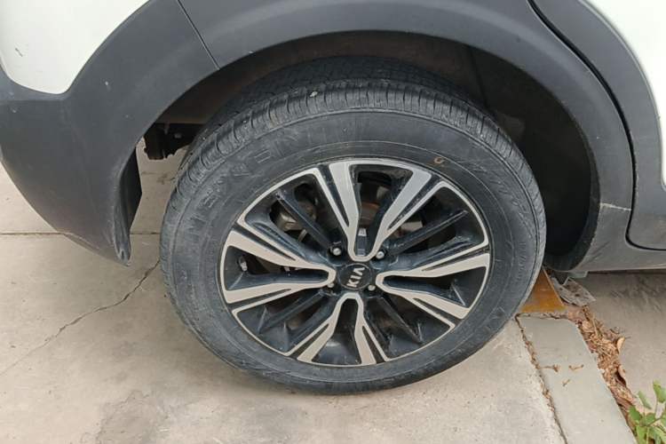 Used Kia kx1 Stonic 2019 1.4L Automatic Fun Edition China VI Right Rear Wheel Hub