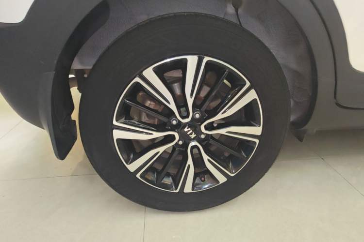 Used Kia kx1 Stonic 2019 1.4L Automatic Sport Edition China VI Right Rear Wheel Hub