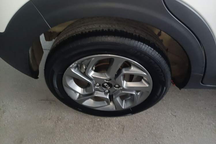 Used Kia kx1 Stonic 2019 1.4L Automatic Sport Edition China VI Right Rear Wheel Hub