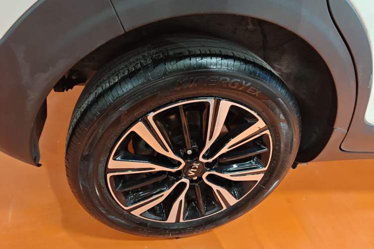Used Kia kx1 Stonic 2019 1.4L Automatic Sport Edition China VI Right Rear Wheel Hub