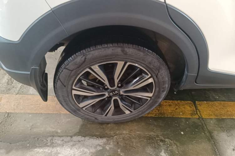 Used Kia kx1 Stonic 2019 1.4L Automatic Sport Edition China VI Right Rear Wheel Hub