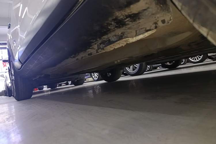 Used Kia kx1 Stonic 2019 1.4L Automatic Fun Edition China VI Right Side Sill