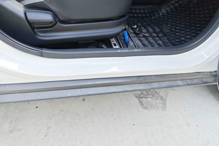 Used Kia kx1 Stonic 2019 1.4L Automatic Sport Edition China VI Right Side Sill