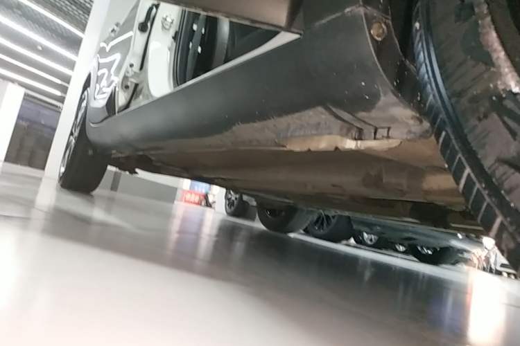 Used Kia kx1 Stonic 2019 1.4L Automatic Sport Edition China VI Right Side Sill