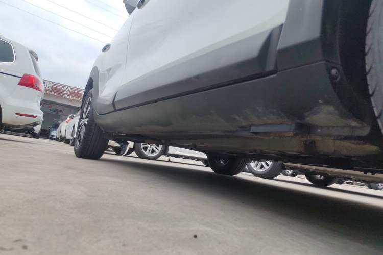Used Kia kx1 Stonic 2019 1.4L Automatic Sport Edition China VI Right Side Sill