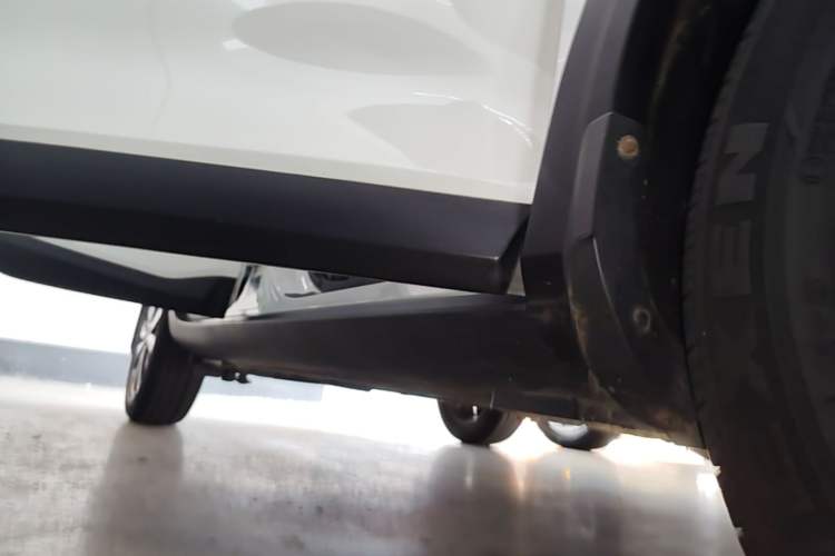 Used Kia kx1 Stonic 2019 1.4L Automatic Fun Edition China VI Right Side Sill