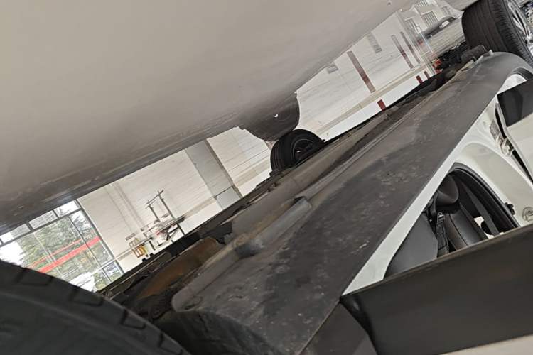 Used Kia kx1 Stonic 2019 1.4L Automatic Fun Edition China VI Right Side Sill