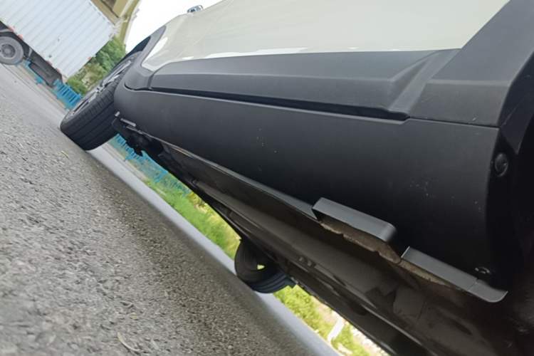 Used Kia kx1 Stonic 2019 1.4L Automatic Sport Edition China VI Right Side Sill