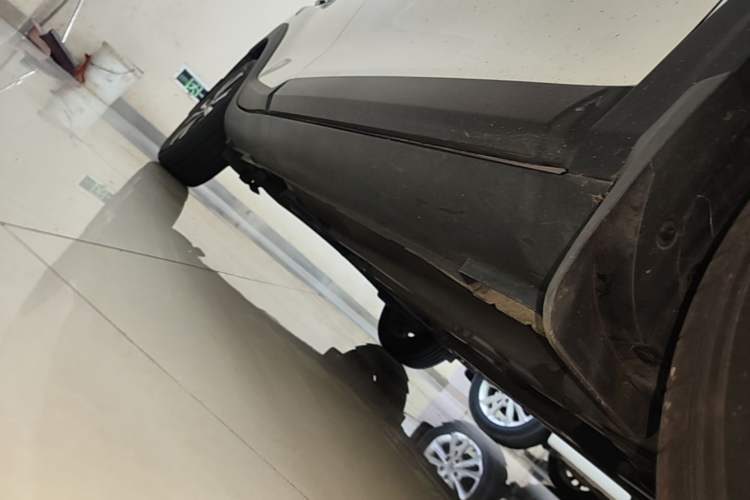 Used Kia kx1 Stonic 2019 1.4L Automatic Fun Edition China VI Right Side Sill