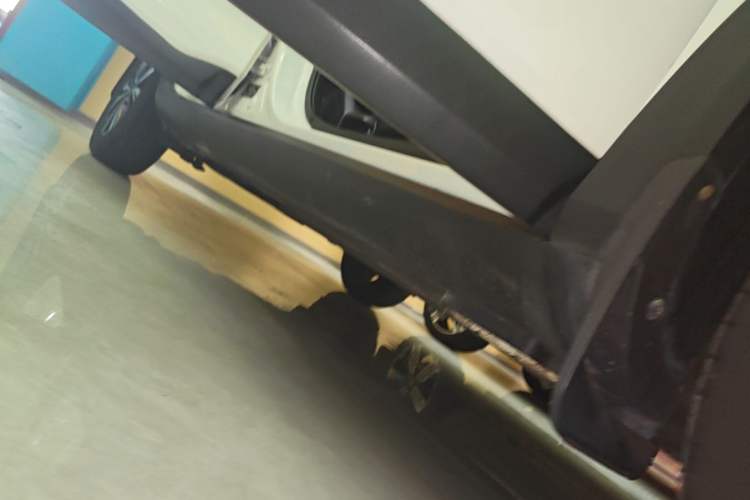 Used Kia kx1 Stonic 2019 1.4L Automatic Sport Edition China VI Right Side Sill