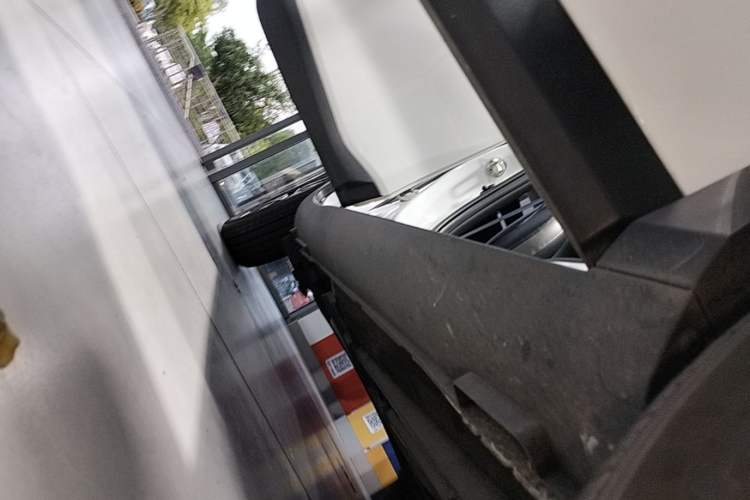 Used Kia kx1 Stonic 2019 1.4L Automatic Fun Edition China VI Right Side Sill