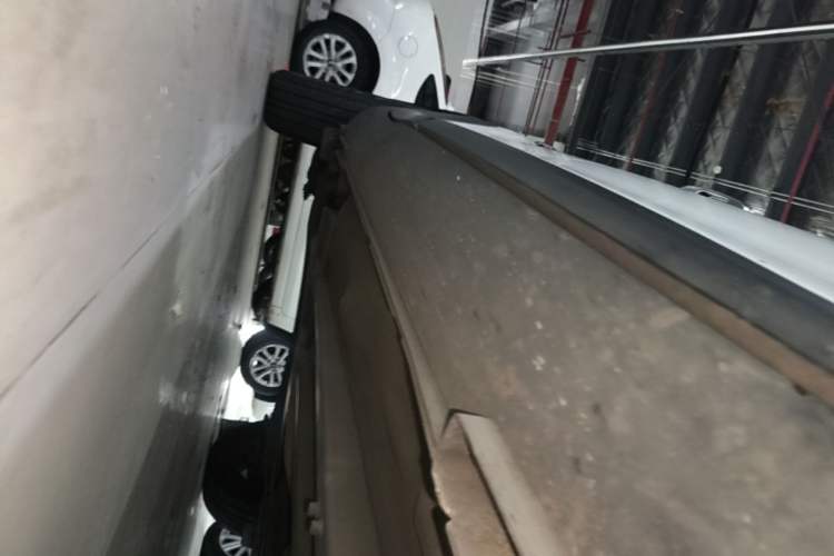 Used Kia kx1 Stonic 2019 1.4L Automatic Fun Edition China VI Right Side Sill