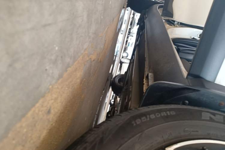 Used Kia kx1 Stonic 2019 1.4L Automatic Sport Edition China VI Right Side Sill