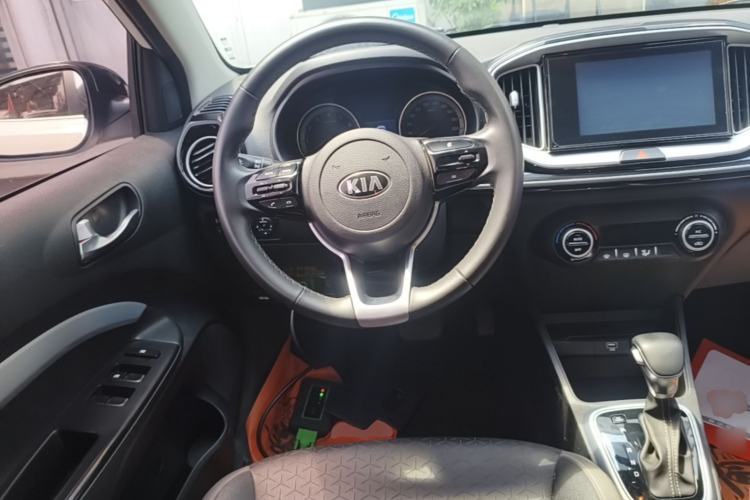 Used Kia kx1 Stonic 2019 1.4L Automatic Sport Edition China VI Steering Wheel