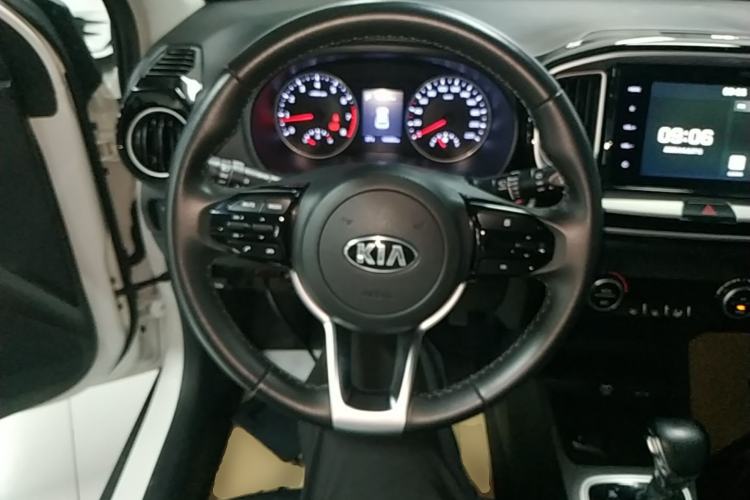 Used Kia kx1 Stonic 2019 1.4L Automatic Sport Edition China VI Steering Wheel