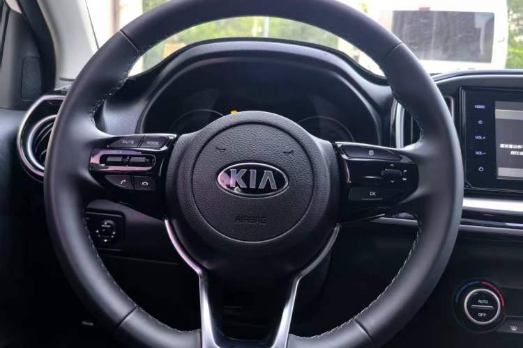 Used Kia kx1 Stonic 2019 1.4L Automatic Sport Edition China VI Steering Wheel