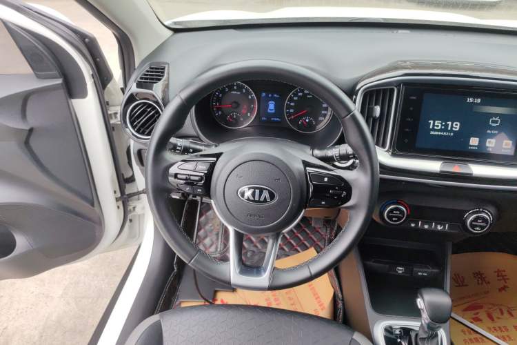Used Kia kx1 Stonic 2019 1.4L Automatic Sport Edition China VI Steering Wheel